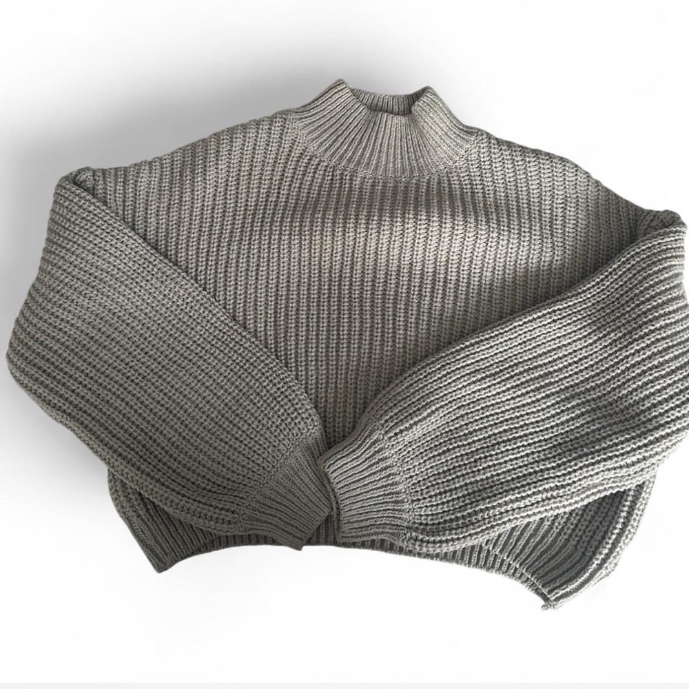 Gray Cropped Rib-Knit Sweater - Picture 5 of 8